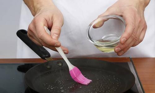 Как правильно прокалить чугунную сковороду перед применением